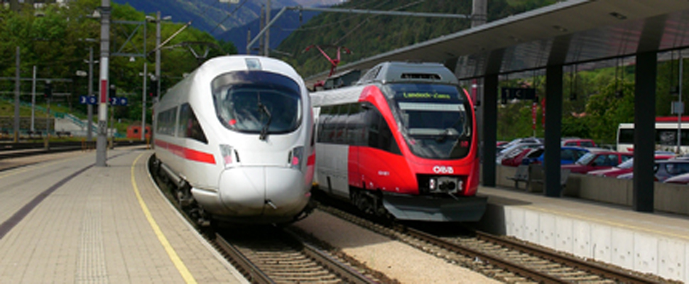 szervuszausztria_ÖBB_4011_und_4024_in_Landeck.jpg